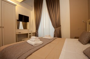Deluxe Double or Twin Room, 1 Bedroom | Premium bedding, minibar, in-room safe, desk - Affittacamere Cagliari (Cagliari)