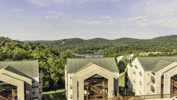 Traditional Condo, 2 Bedrooms, Kitchen, Mountainside | Mountain view