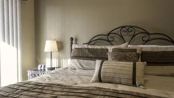 Traditional Condo, 2 Bedrooms, Kitchen, Mountainside | Iron/ironing board