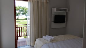 Quarto, vista para a praia | Frigobar, cofres nos quartos, escrivaninha, Wi-Fi de cortesia