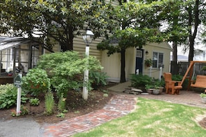 Pet-friendly - Apple Bin Inn (Willow Street)