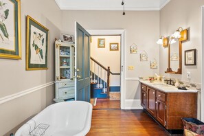 Standard Triple Room, Ensuite (The Rhett & Scarlett Suit) | 1 bedroom - Goodbread House Bed & Breakfast Inn (St. Marys)