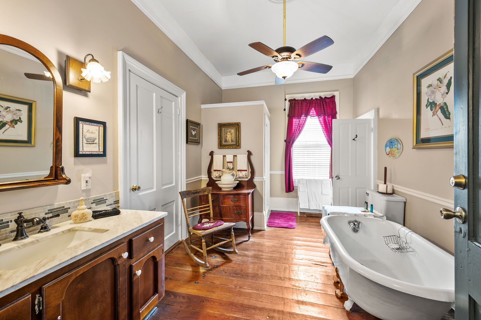 Standaard driepersoonskamer, en-suite badkamer (The Rhett & Scarlett Suit)