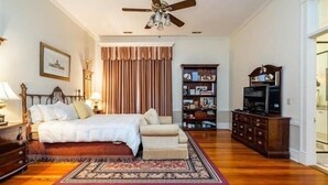 Zimmer, 1 King-Bett (Portico Master Suite with Spa Bath)