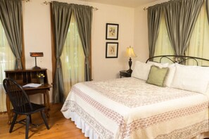 Individually decorated, individually furnished, desk, free WiFi - Delta Street Inn (Jefferson)