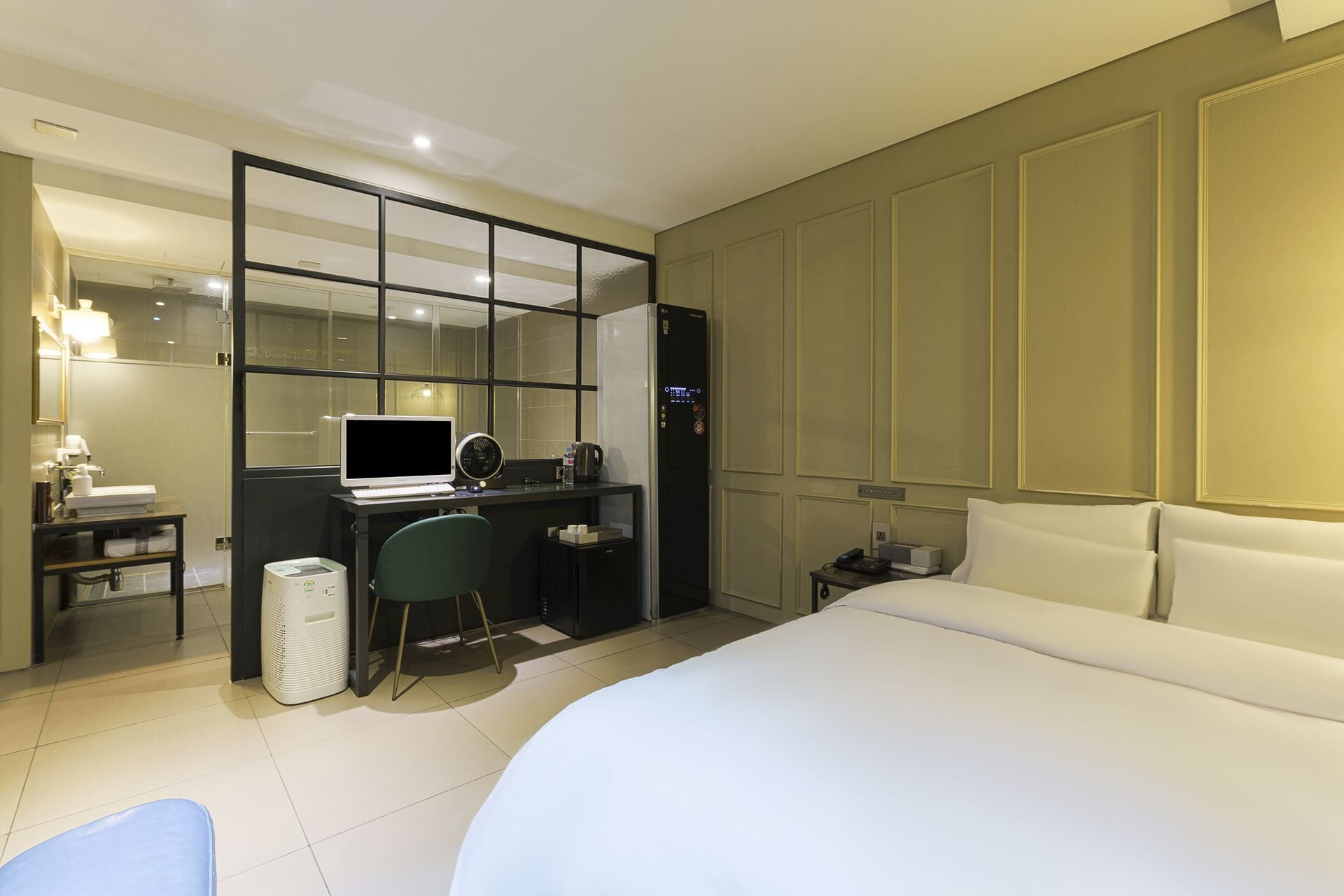 premium bedding, down duvets, individually decorated, desk