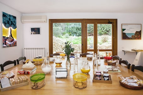 Free daily buffet breakfast. Il Locandiere