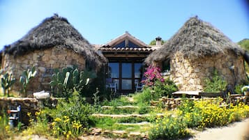Vista frontal de la propiedad