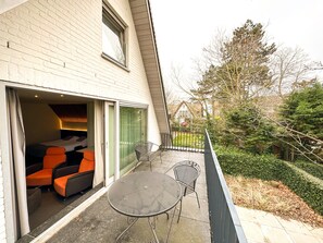 Habitación con 2 camas individuales, balcón | Terraza o patio