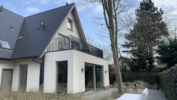 Kamer, 2 slaapkamers, uitzicht op tuin, op benedenverdieping | Terras