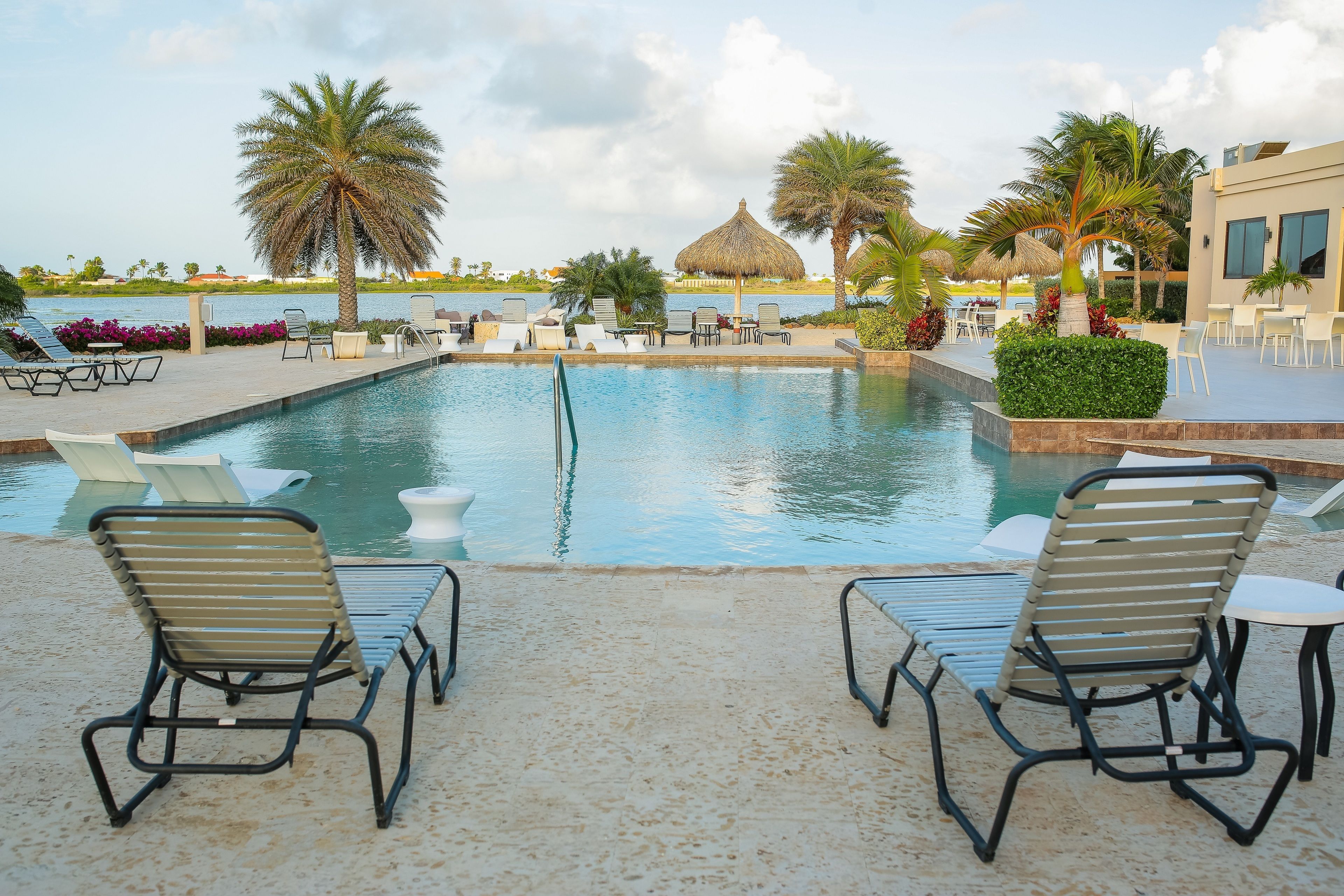 3 buitenzwembaden, gratis zwembadcabana's, parasols voor strand/zwembad