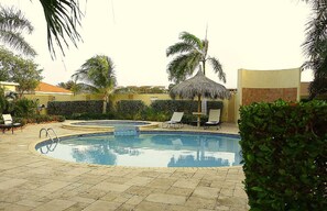 3 piscines extérieures, accès possible de 7 h à 23 h, cabanas gratuites