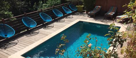 Piscine extérieure (ouverte en saison), chaises longues