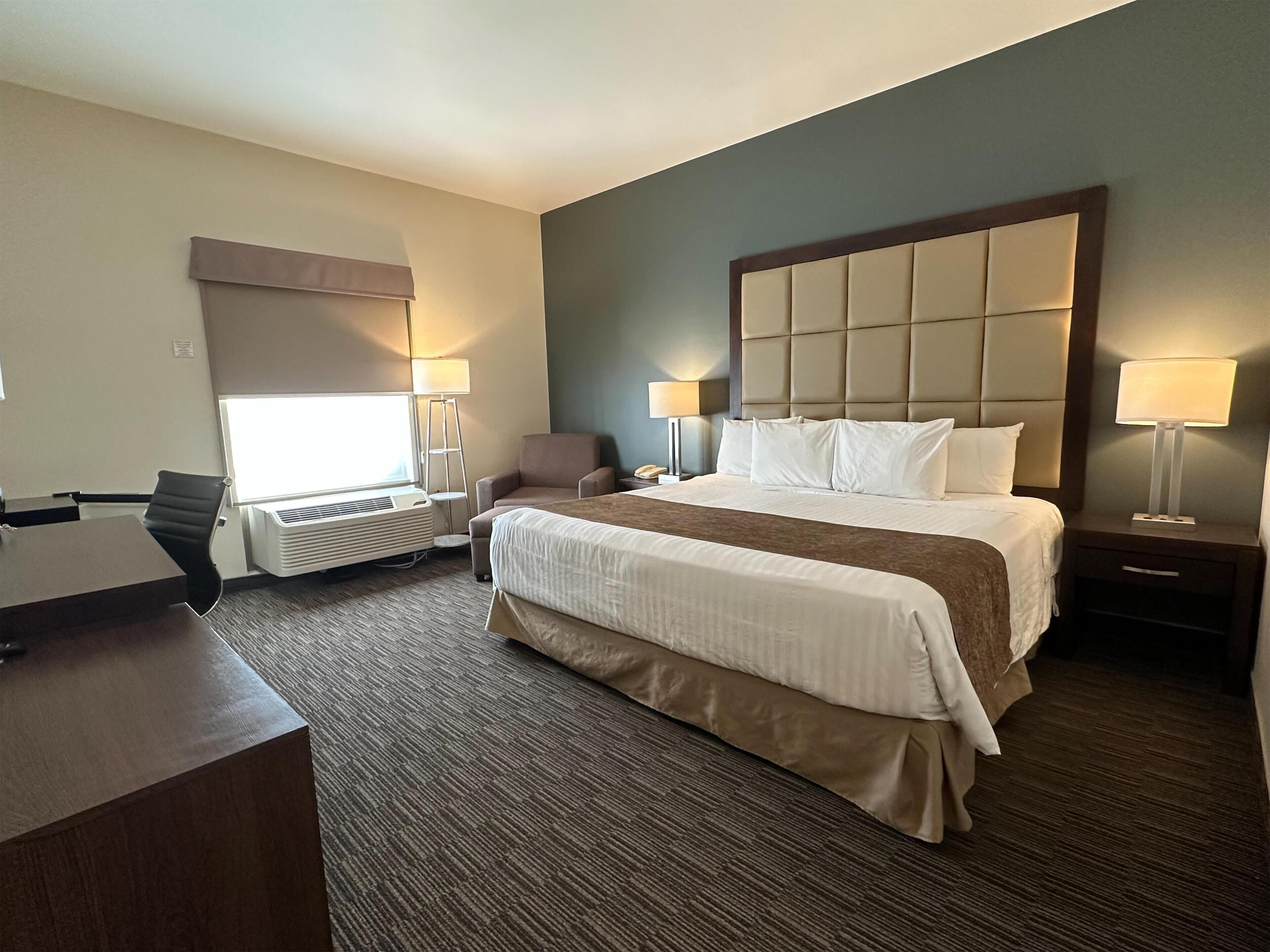 Habitación estándar, 1 cama King size, para no fumadores, refrigerador | Ropa de cama de alta calidad, camas con pillow-top y minibar 