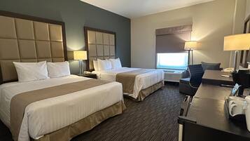 Habitación estándar, 2 camas Queen size, para no fumadores, refrigerador | Ropa de cama de alta calidad, camas con pillow-top y minibar