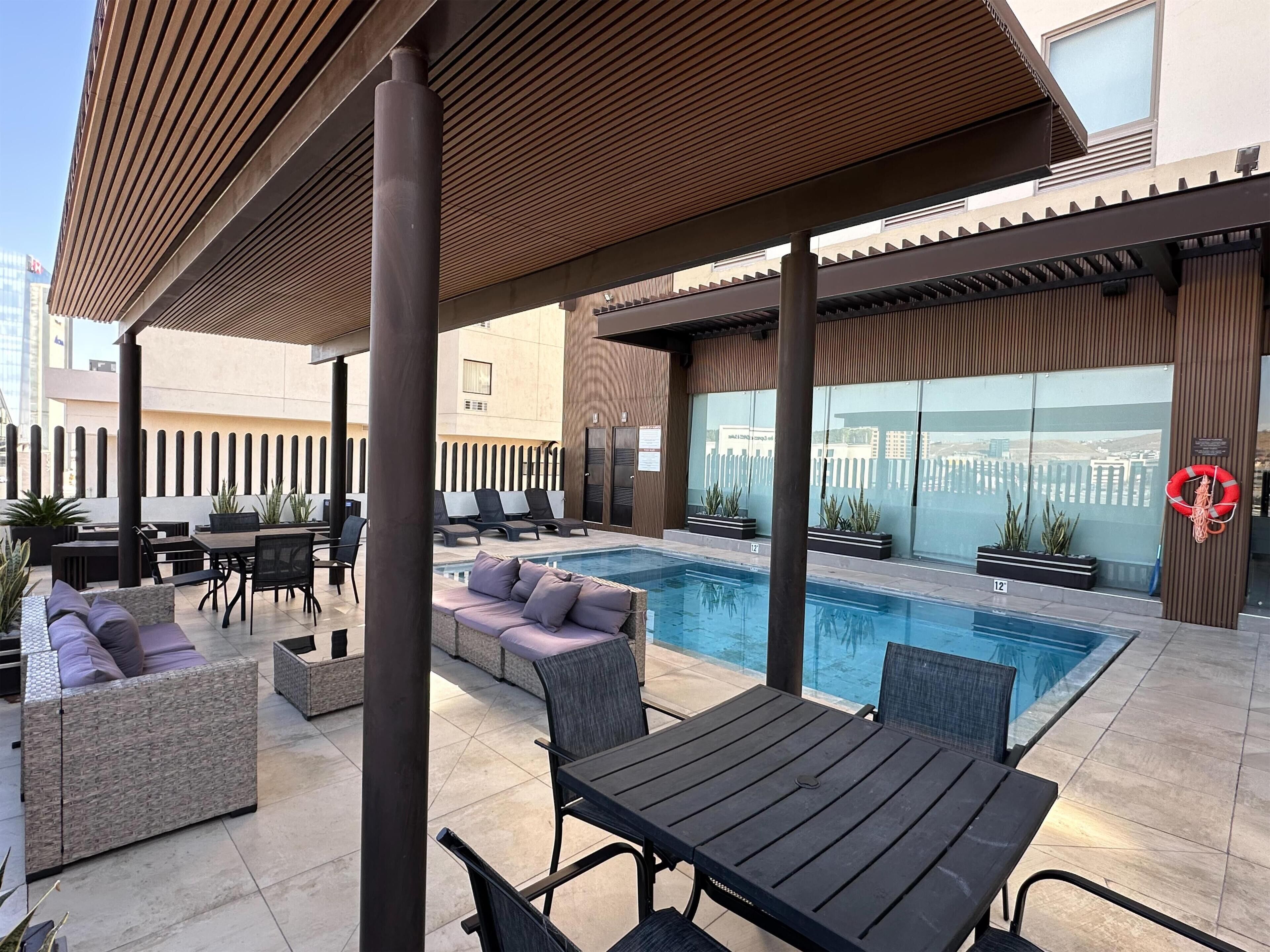 Outdoor pool, pool loungers