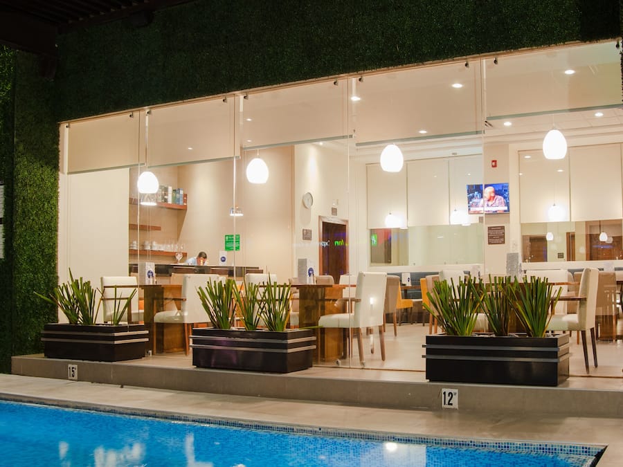 Außenpool, Liegestühle