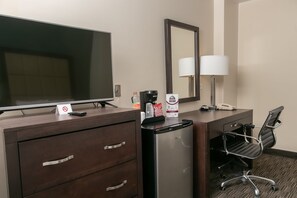 Premium bedding, pillow-top beds, minibar, in-room safe - Best Western Plus Chihuahua Juventud (Chihuahua)