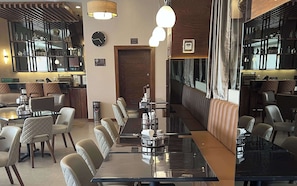 Free daily full breakfast