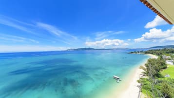 Vista para praia/oceano