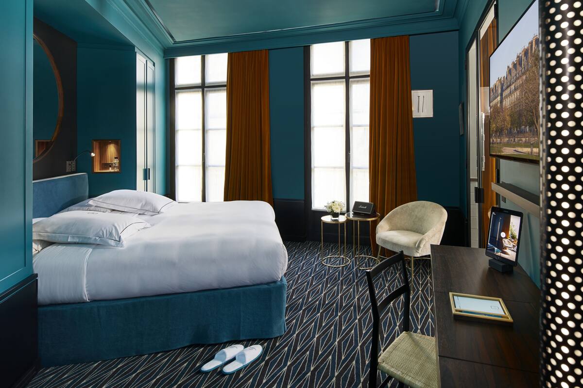 Premium bedding, minibar, in-room safe, blackout drapes