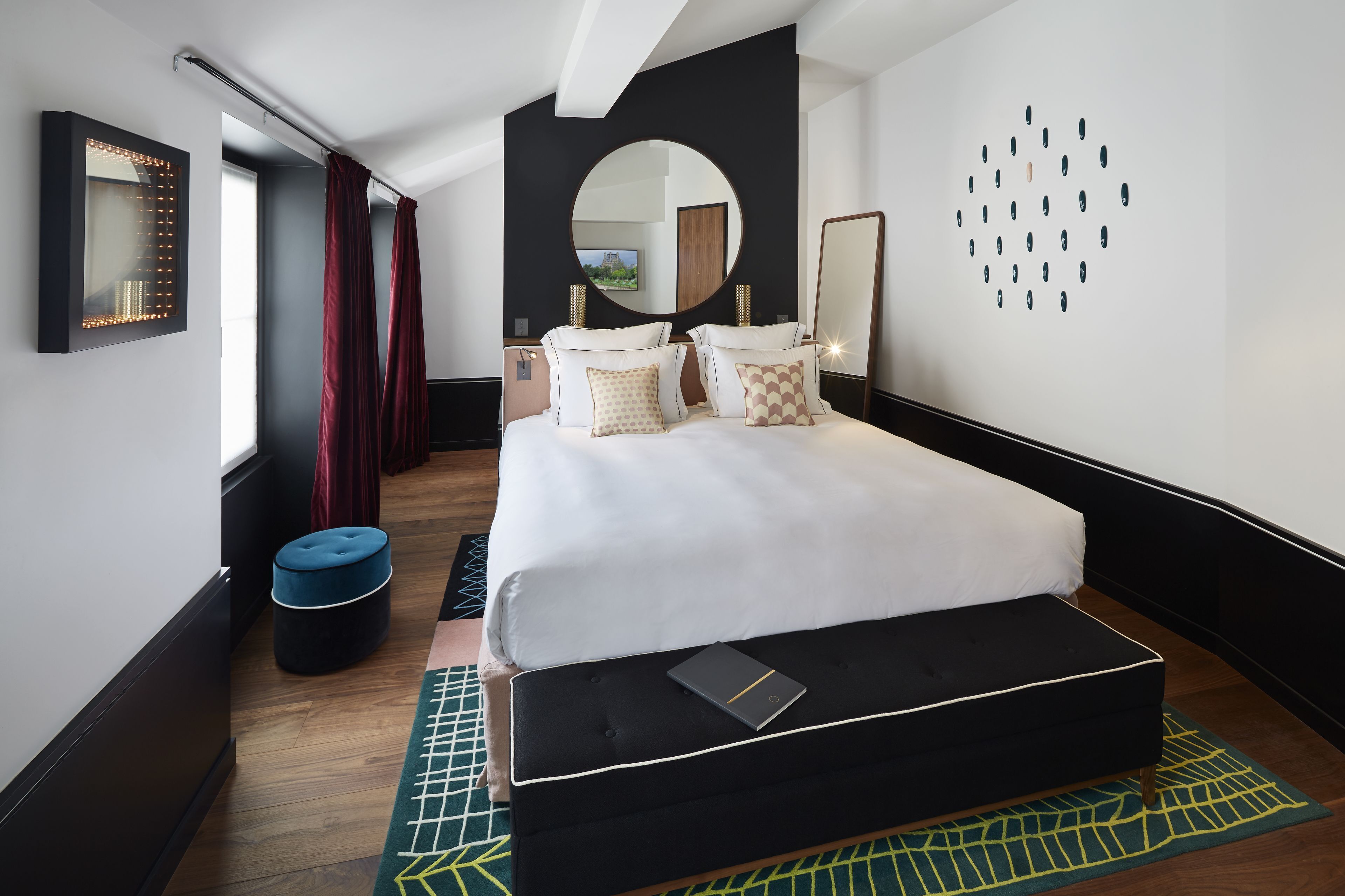 Ropa de cama de alta calidad, minibar, caja fuerte y cortinas opacas