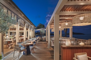 2 restaurants, breakfast, lunch, dinner served; French cuisine
