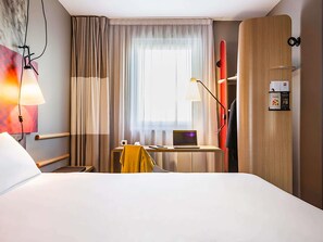 Caja de seguridad en la habitación, escritorio y cortinas blackout 