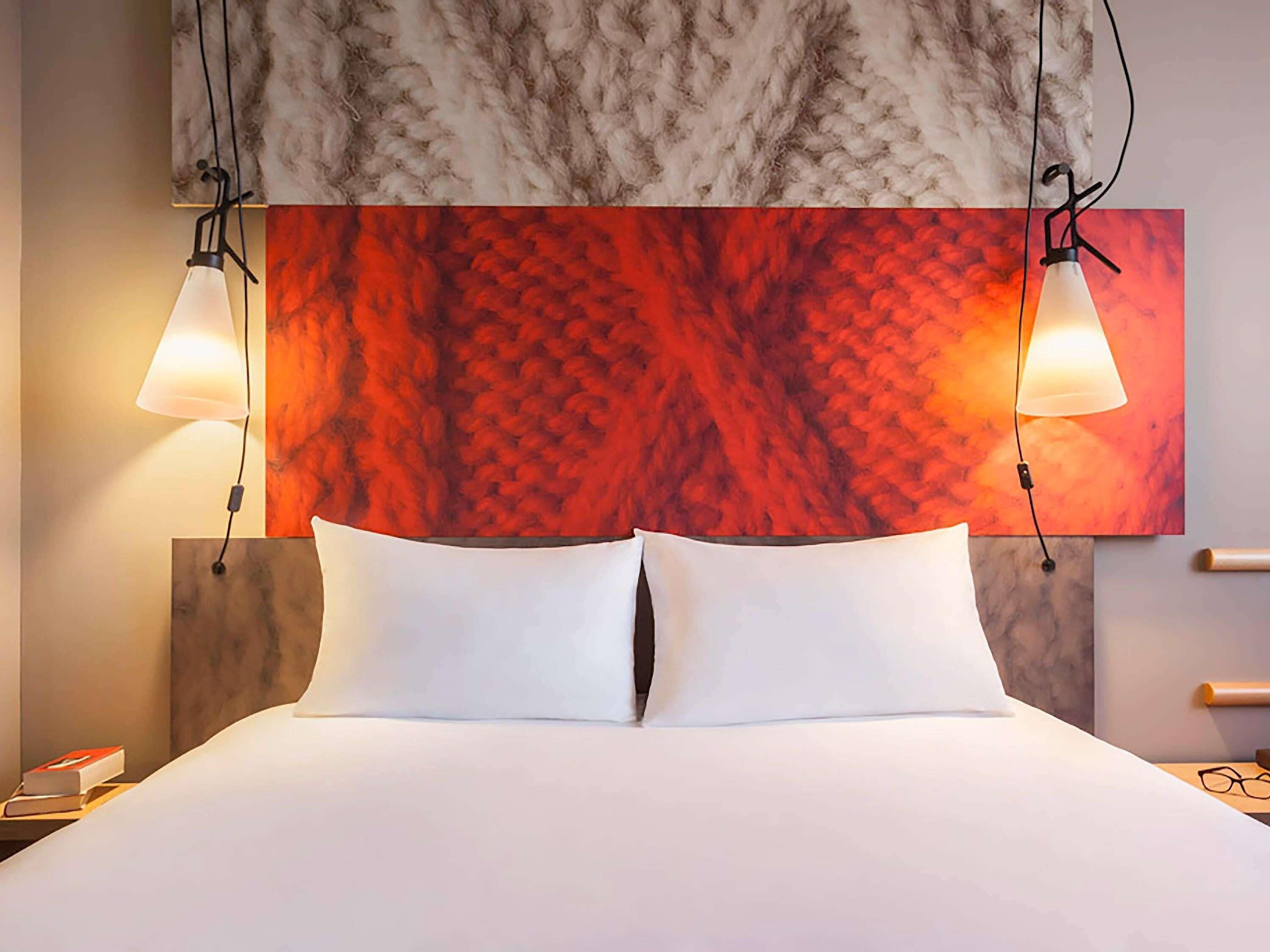 Dobbeltrom – standard, 1 dobbeltseng | Safe på rommet, skrivebord, blendingsgardiner og lydisolert