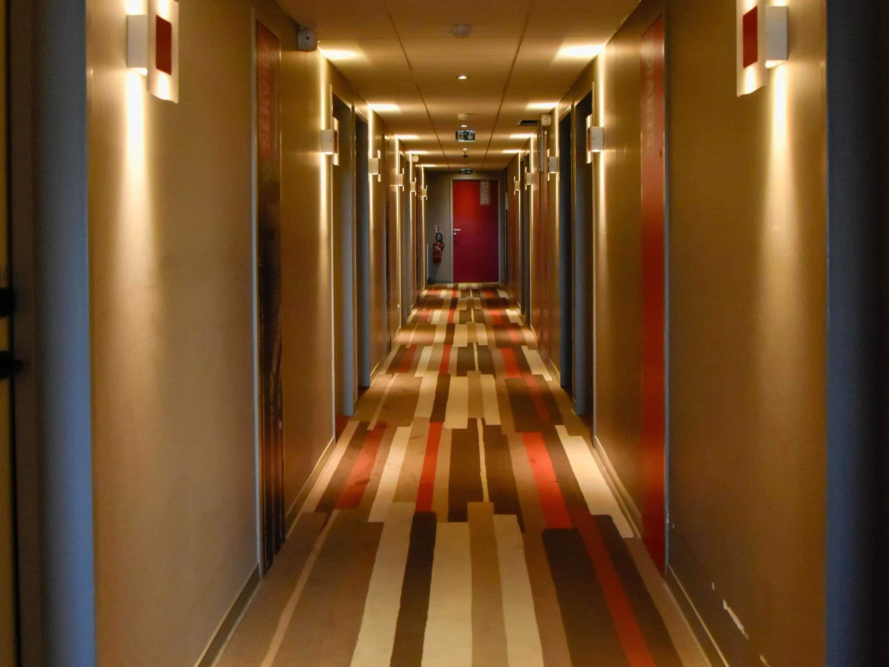 Habitació estàndard, 2 llits individuals | Caixa forta a l&#x27;habitació, escriptori i cortines opaques 