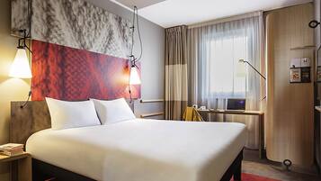 Quarto standard, 2 camas de solteiro | Cofres nos quartos, escrivaninha, cortinas blackout