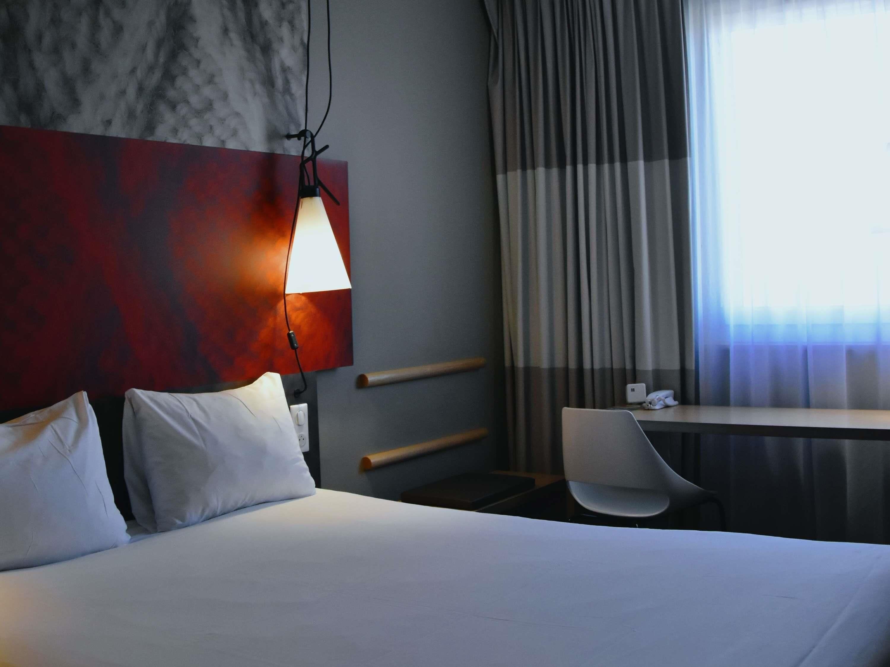 Quarto casal standard, 1 cama de casal | Cofres nos quartos, escrivaninha, cortinas blackout