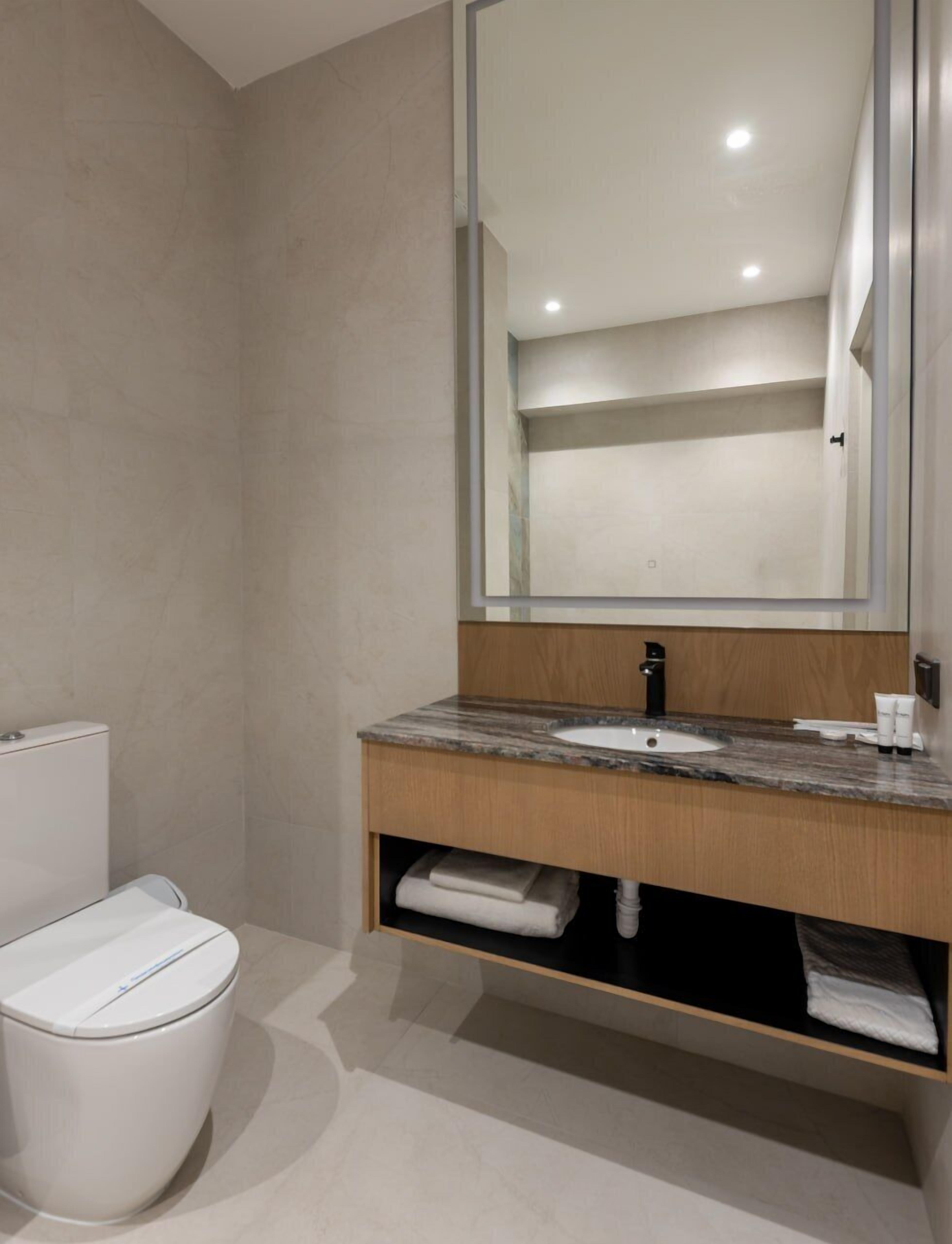 comfort single room | bathroom | shower, free toiletries, hair dryer, bathrobes