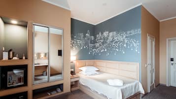 Standard Single Room | Minibar, in-room safe, desk, soundproofing