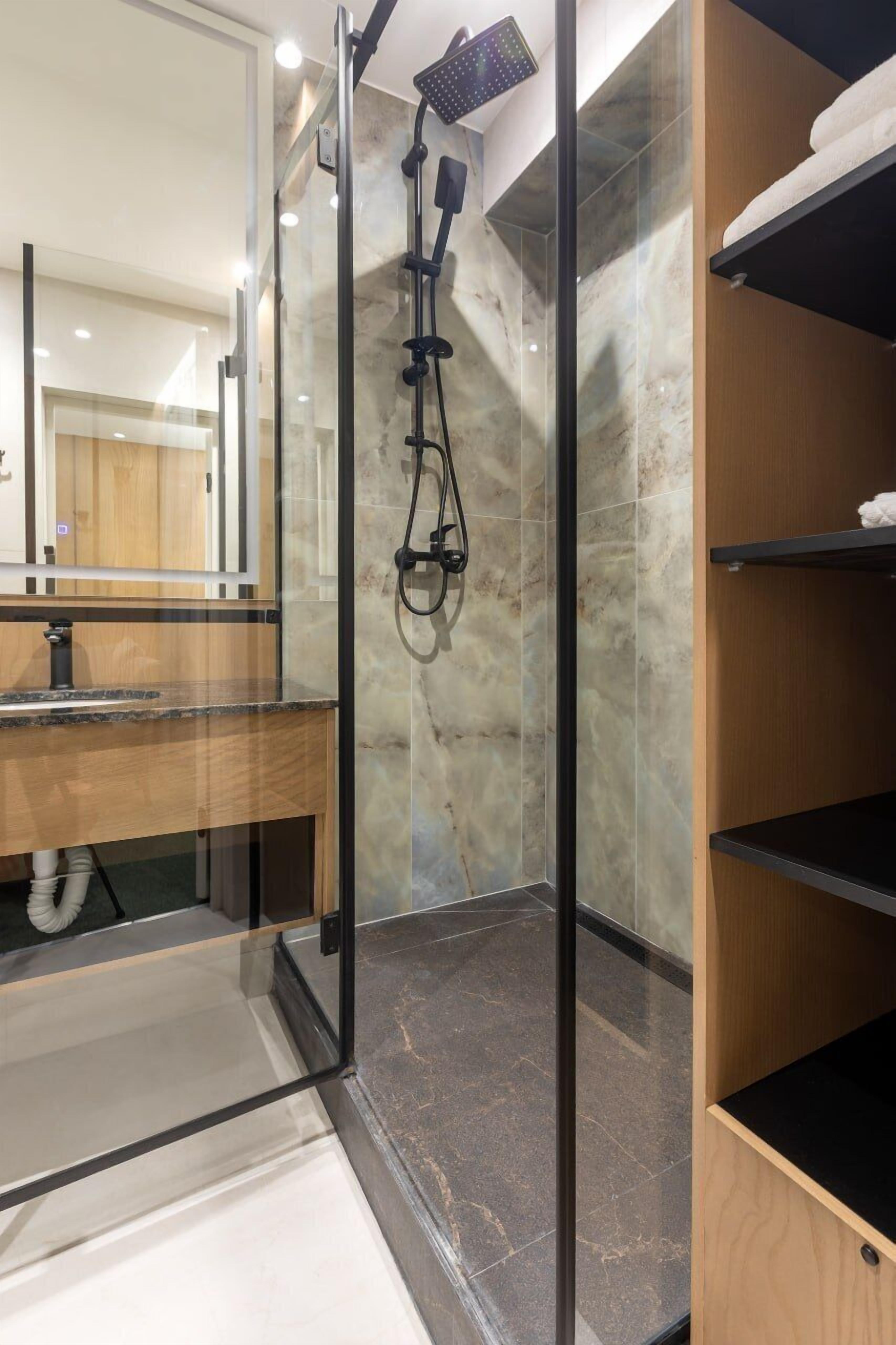 suite | bathroom | shower, free toiletries, hair dryer, bathrobes