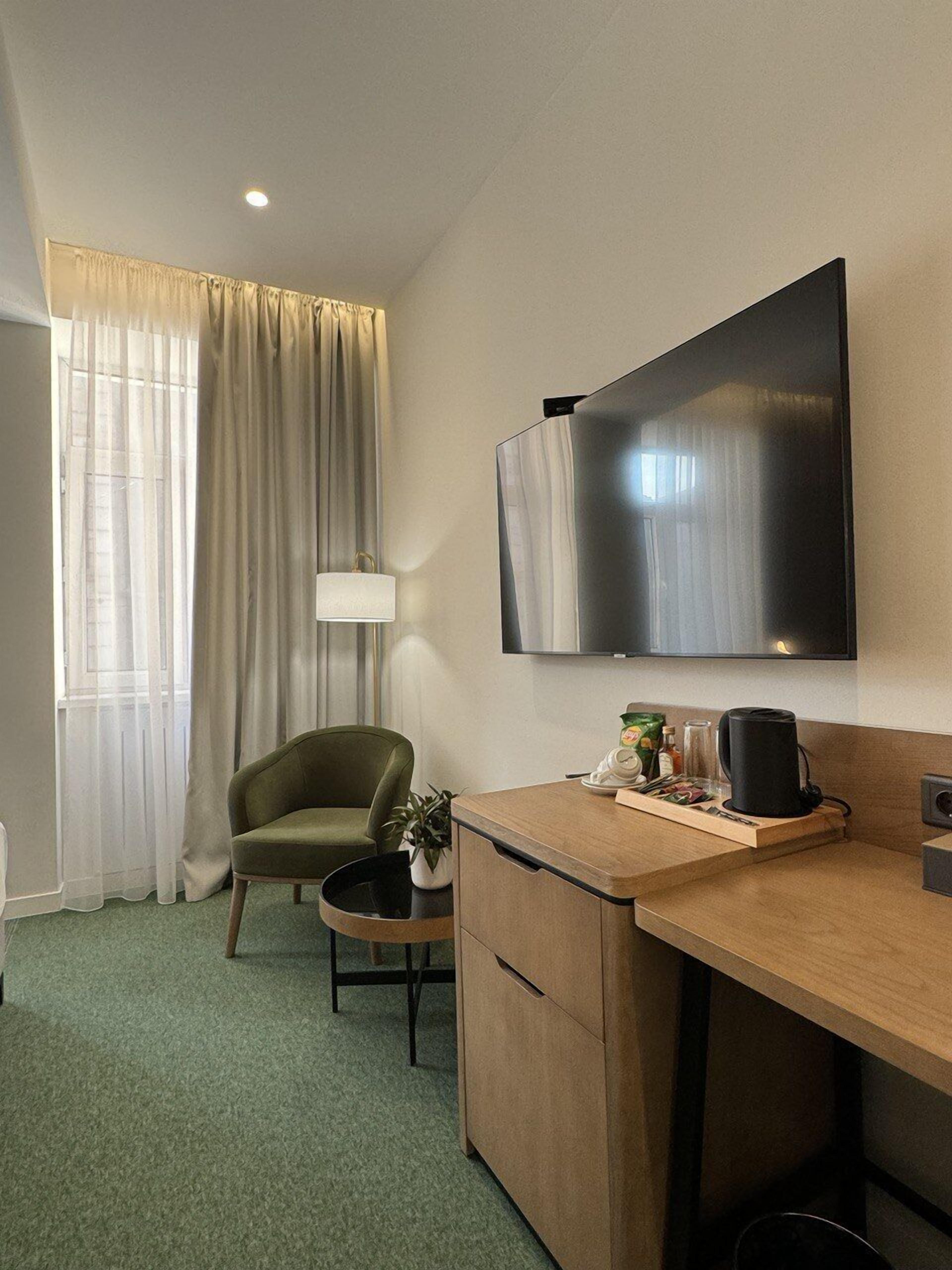 comfort single room | living area | plasma tv