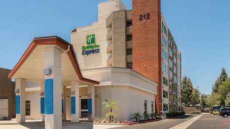 Exterior. Holiday Inn Express Fullerton - Anaheim by IHG