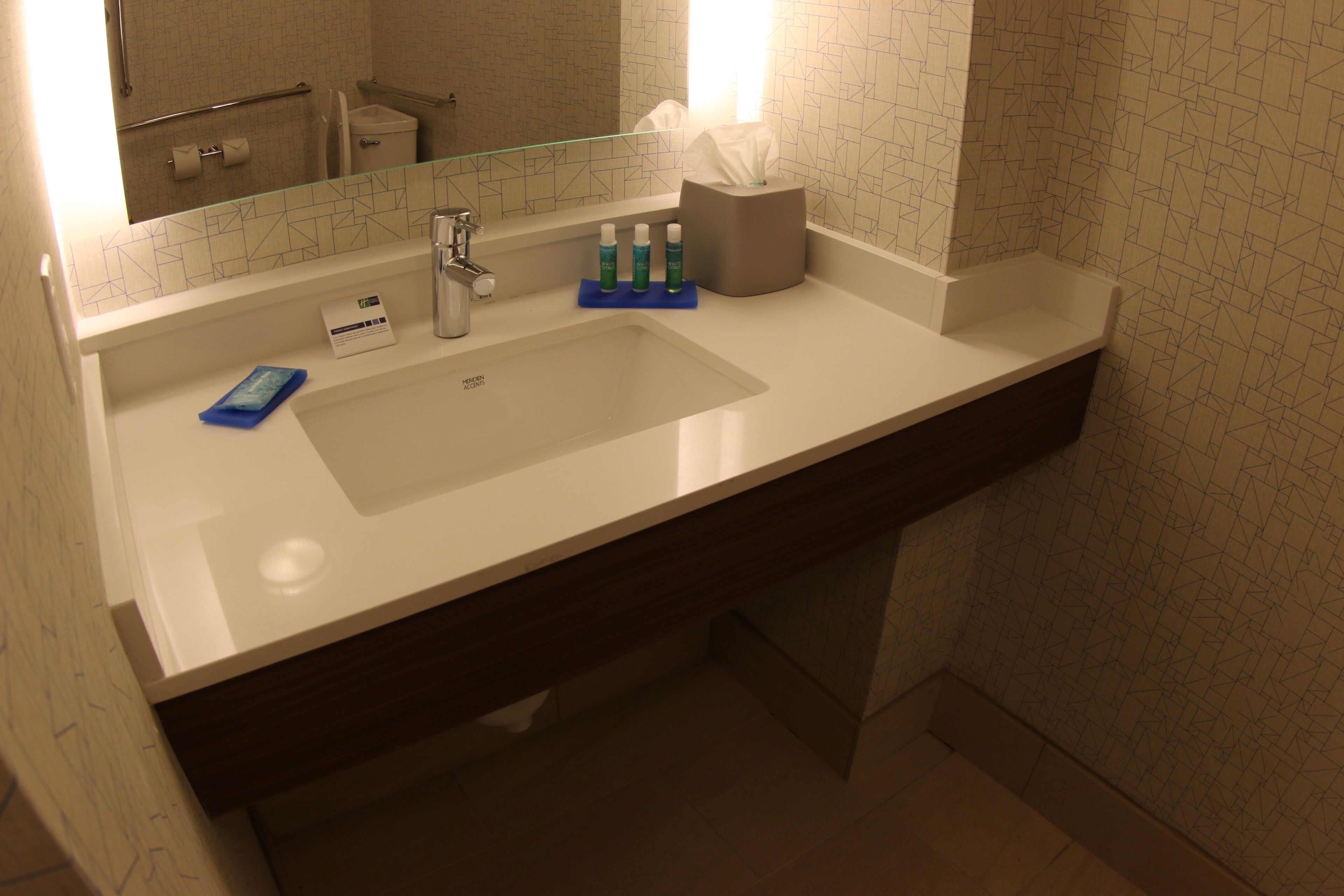 free toiletries, towels