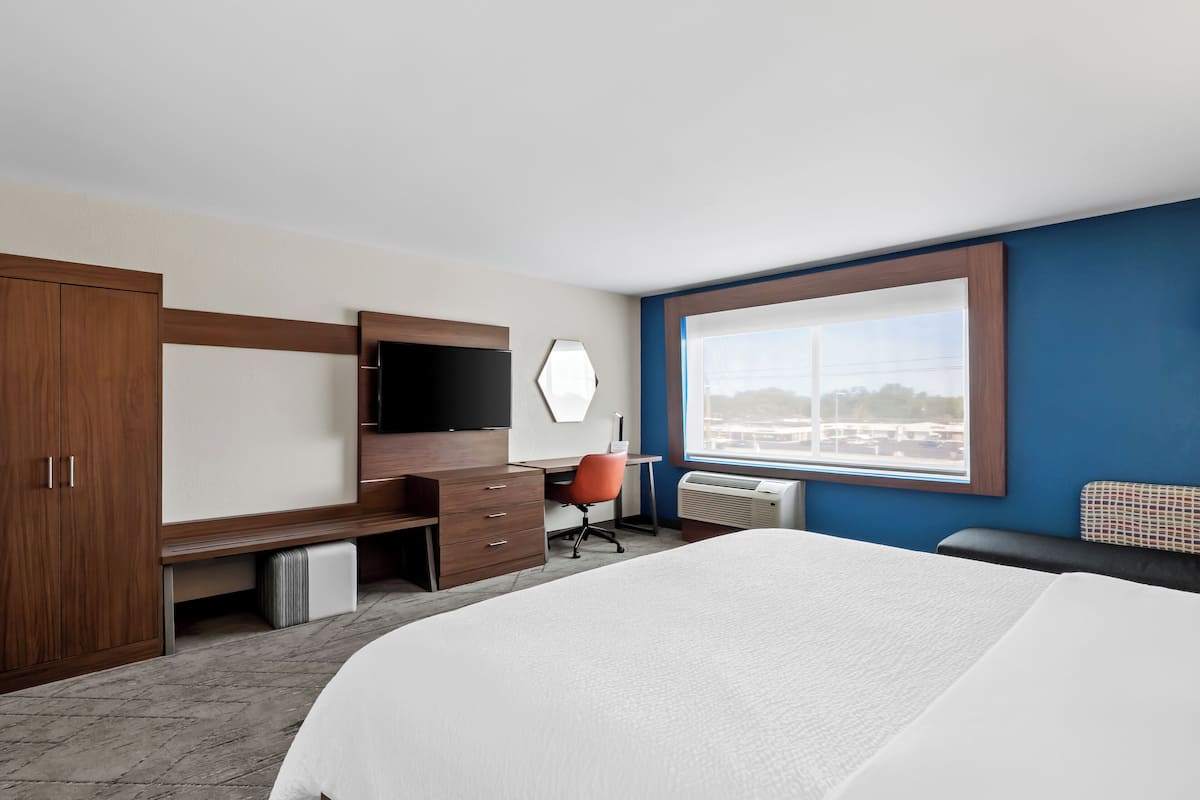 Suite, Accessible (HEARING) | Desk, blackout drapes, iron/ironing board, cribs/infant beds