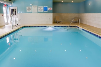 Holiday Inn Express & Suites Detroit Northwest - Livonia by IHG