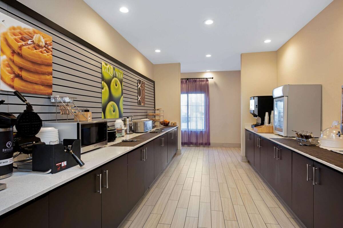 free daily self-service breakfast