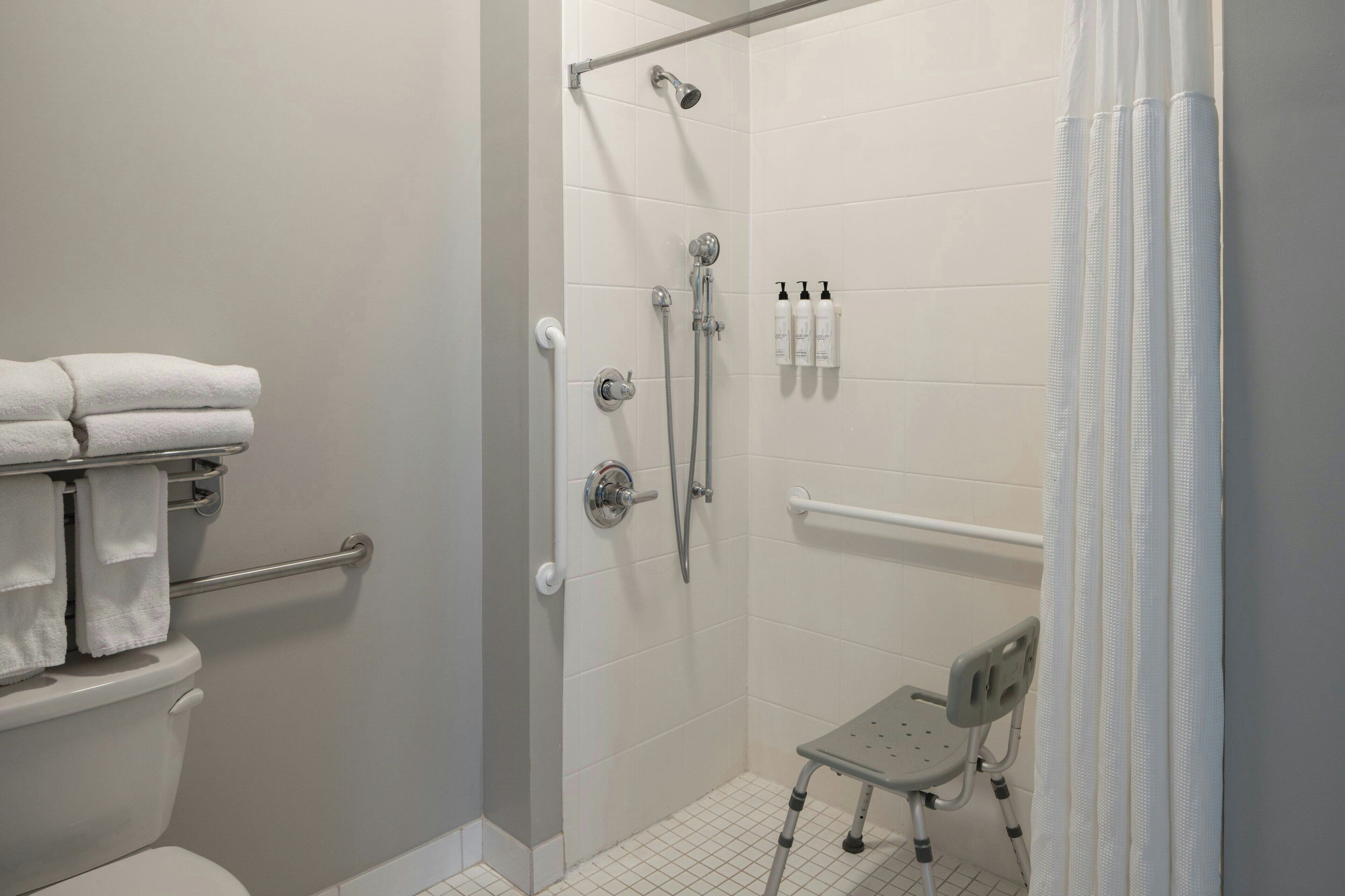 suite, 2 bedrooms | bathroom | combined shower/bathtub, designer toiletries, hair dryer, towels