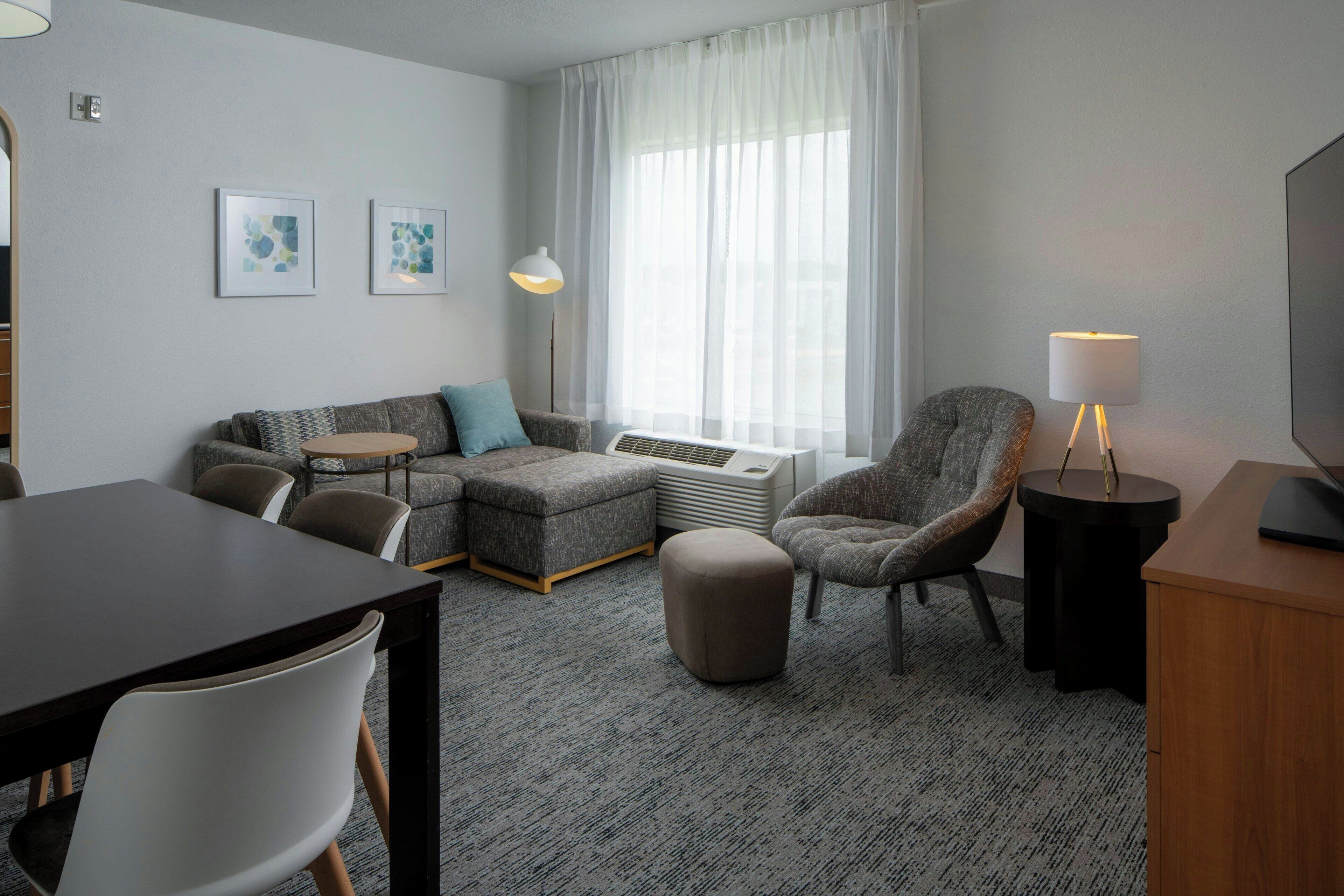 套房, 2 間臥室 | 舒適加層、客房內保險箱、書桌、熨斗/熨衣板