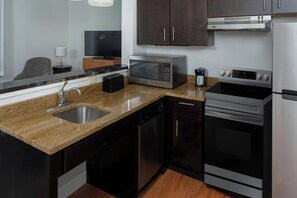 Pillow-top beds, in-room safe, desk, iron/ironing board - TownePlace Suites Huntsville West/Redstone Gateway (Huntsville)