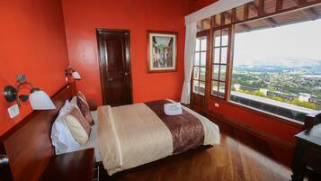 Superior-Doppelzimmer, 1 King-Bett, Talblick