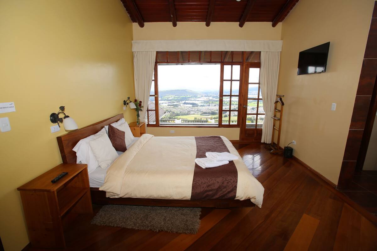 Deluxe Suite, 1 Queen Bed | In-room safe, desk, rollaway beds, free WiFi