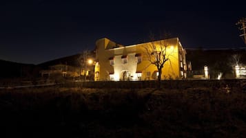 Façade de lâhĂ©bergement - soirĂ©e/nuit