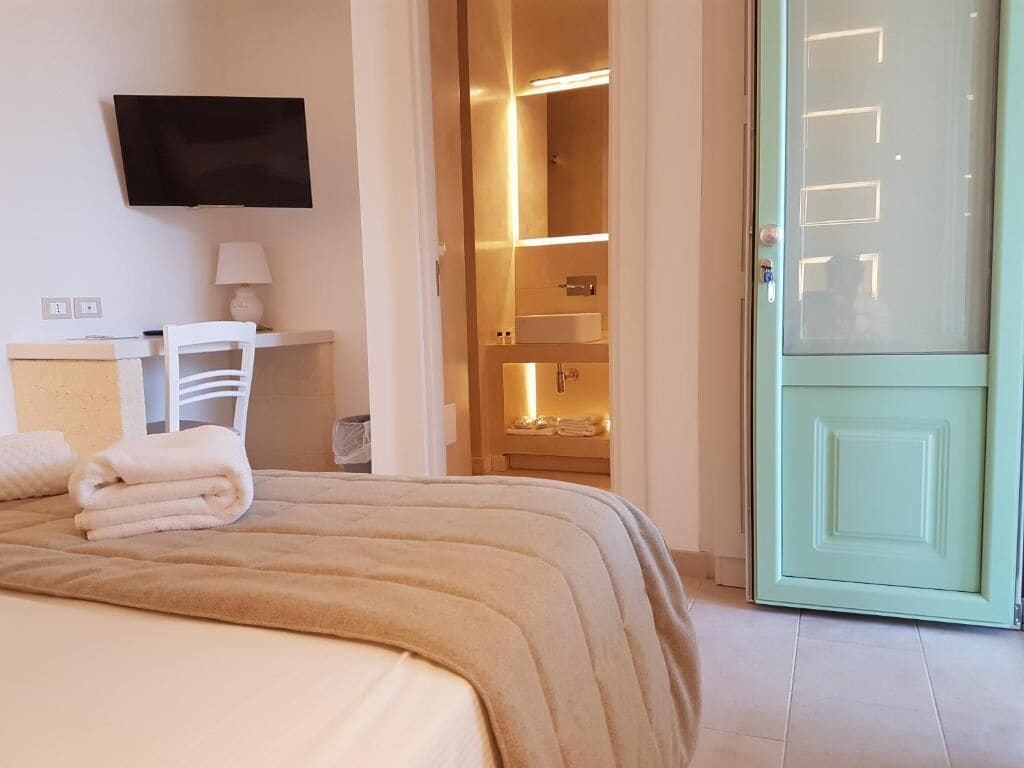 classic double room | premium bedding, memory-foam beds, minibar, in-room safe