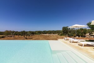 Seasonal outdoor pool, pool umbrellas, sun loungers