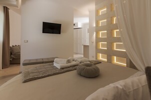 Junior Suite | Premium bedding, memory foam beds, minibar, in-room safe